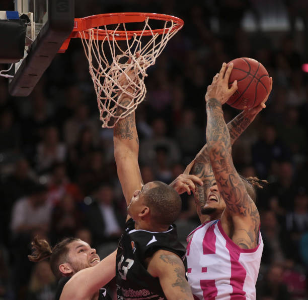 一个更具S 一个更具S